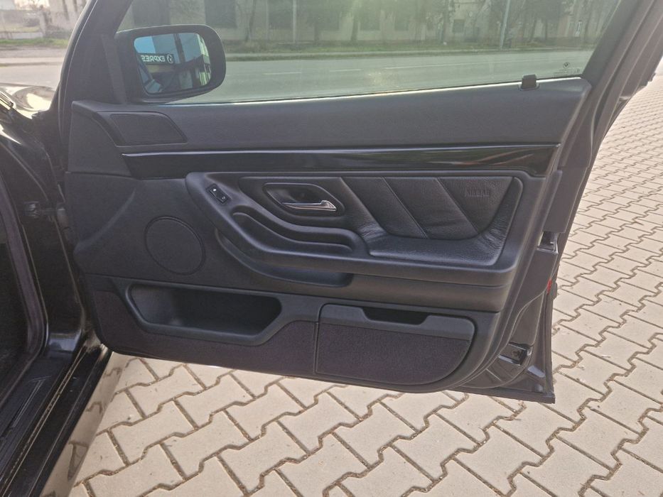 Бмв е38 740d 2001