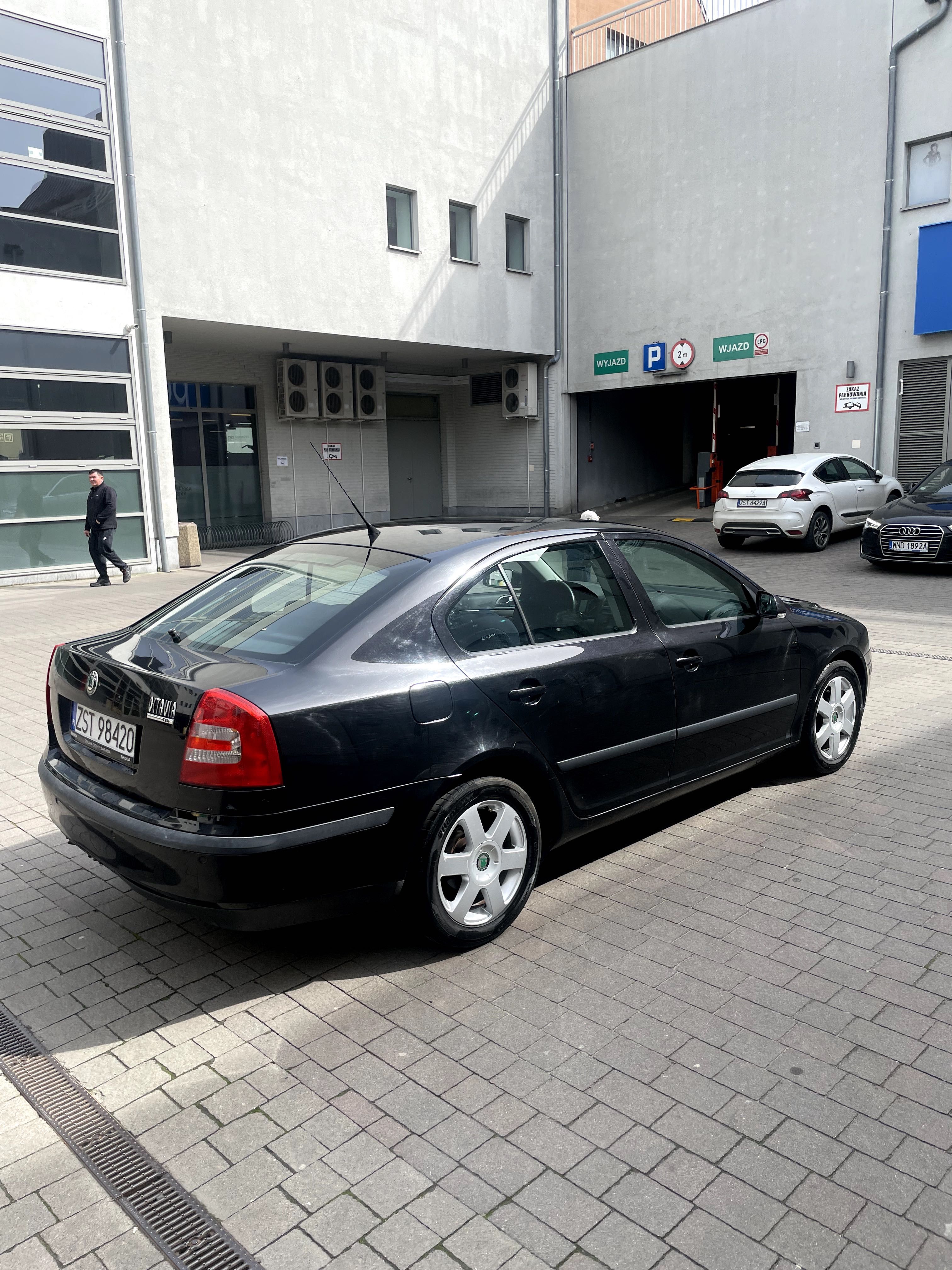 Skoda Octavia II*ksiazkaASO*XENON*TEMPOMAT*zima*HAK*