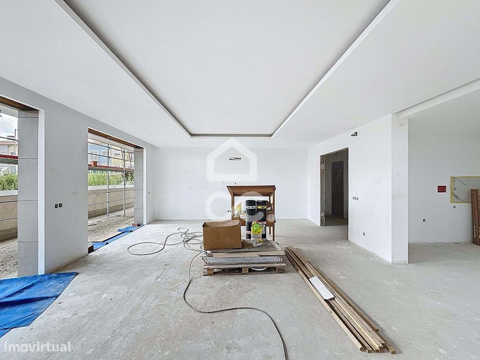 Apartamento T4 novo com terraço, Caldas da Rainha