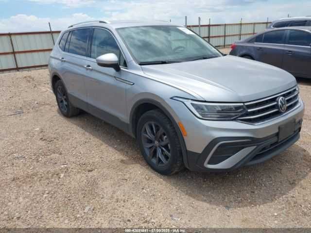 Volkswagen Tiguan 2.0T SE *