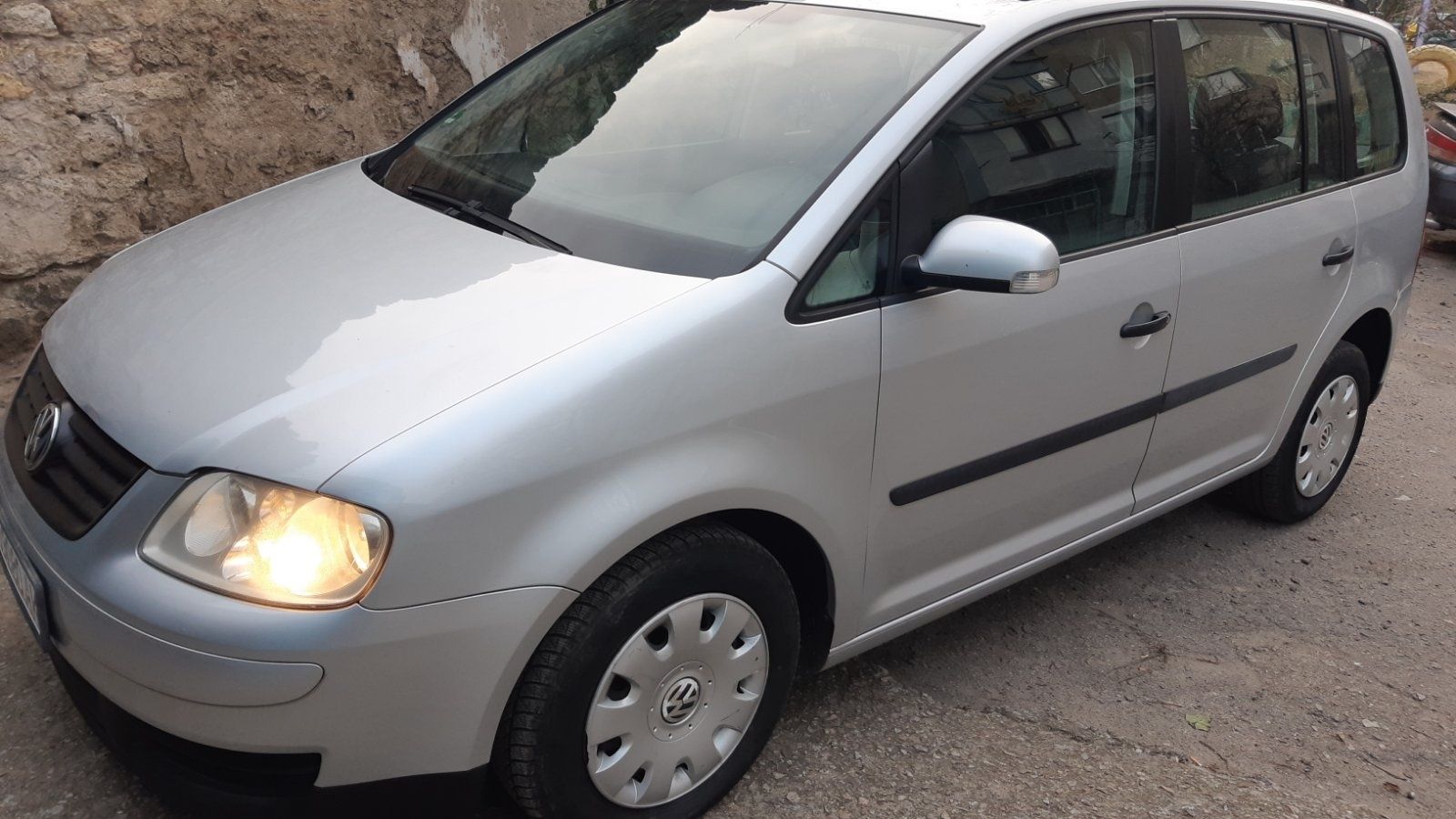 Volkswagen Touran 2003 1,6 mpi бензин