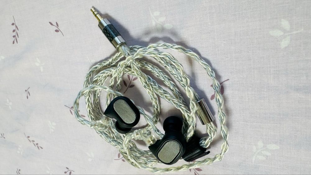 Bionic Sound Ukrainian VICTORY ULTRA+balanced 2.5 mm Campfire audio
