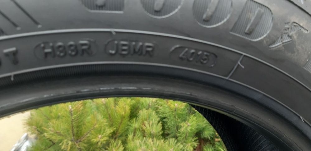 215/55R17 94V Goodyear Efficient Grip Performance lato komplet