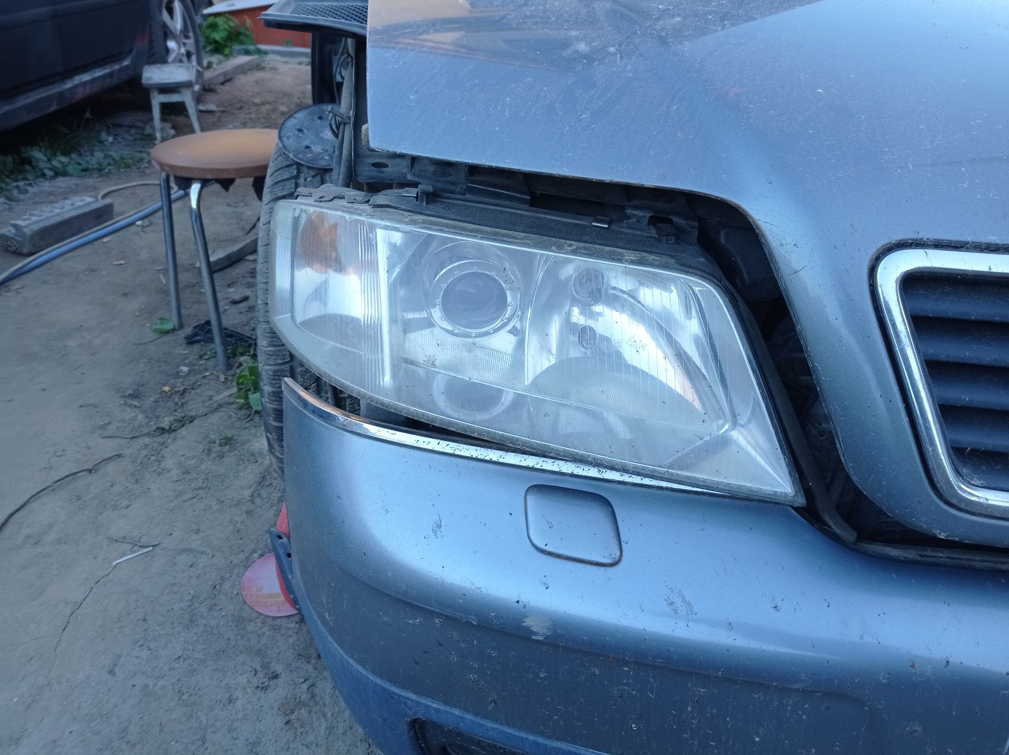 Audi A6 C5 kombi reflektor lampa prawa soczewka 2000 rok