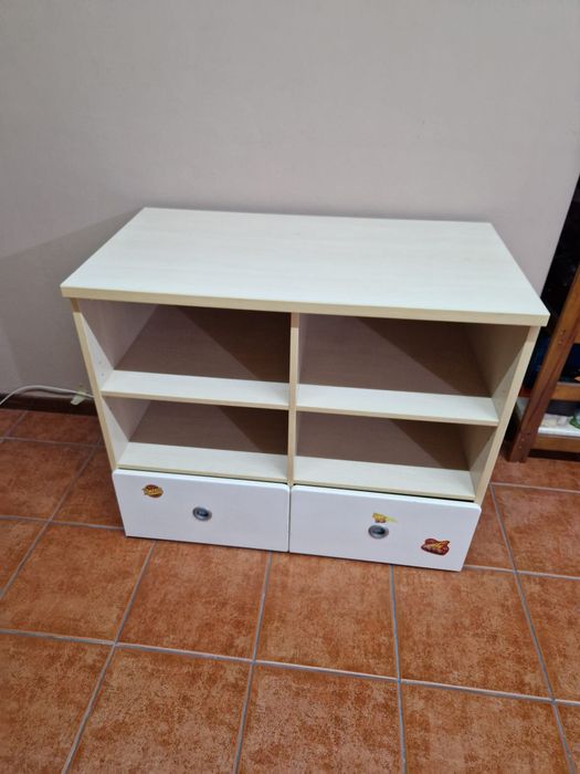 Móvel de quarto, com 2 gavetas