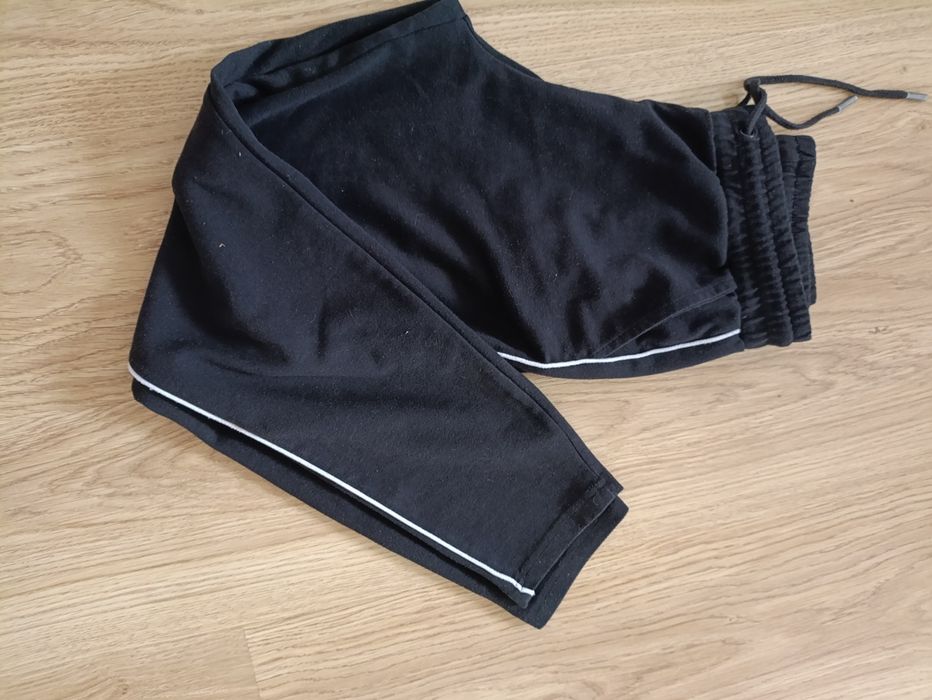 Czarny dres damski 36