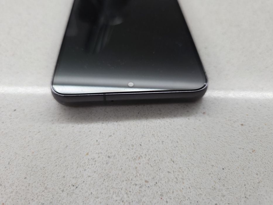 Samsung Galaxy S22 BLACK
​Com base no texto da imagem, aqui está o