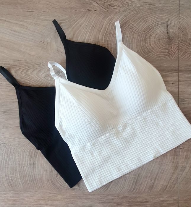 Ребристий топ, з підкладкою і V- подібним вирізом