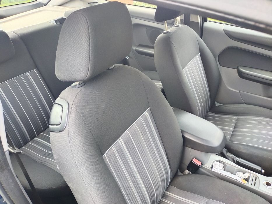 Ford Focus                       .