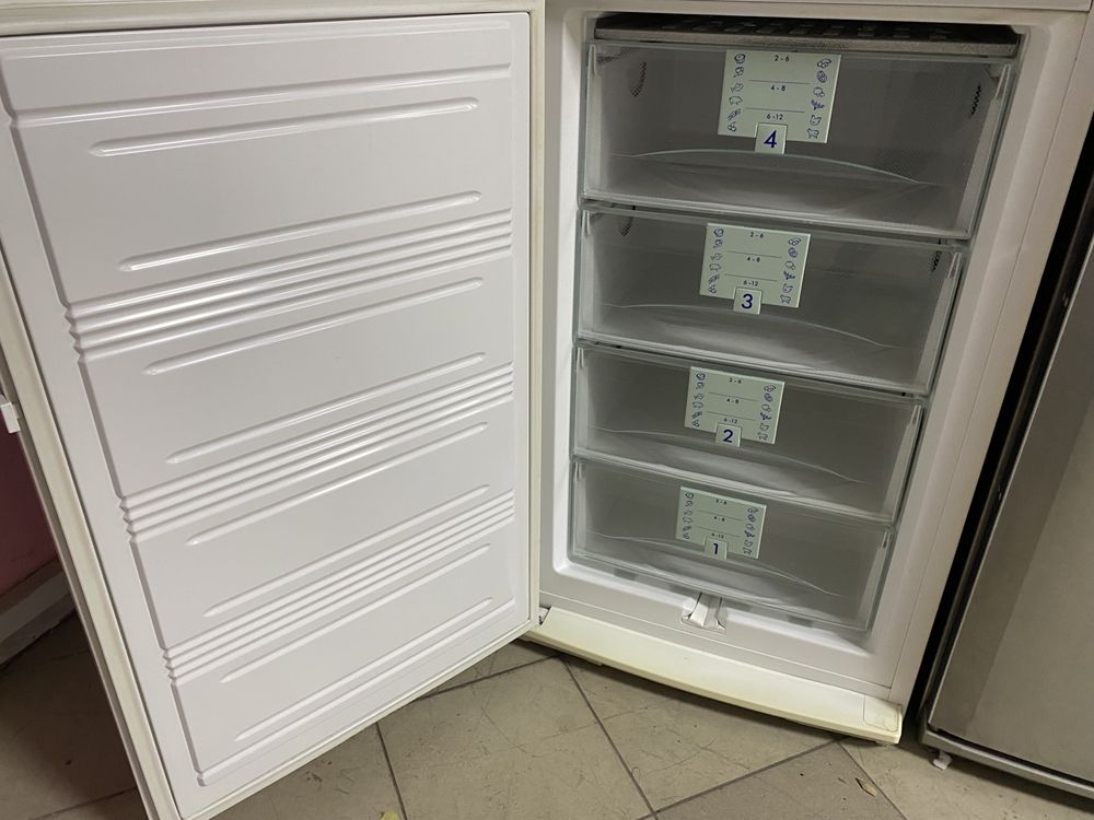 Двухкамерный холодильник LIEBHERR Comfort NoFrost