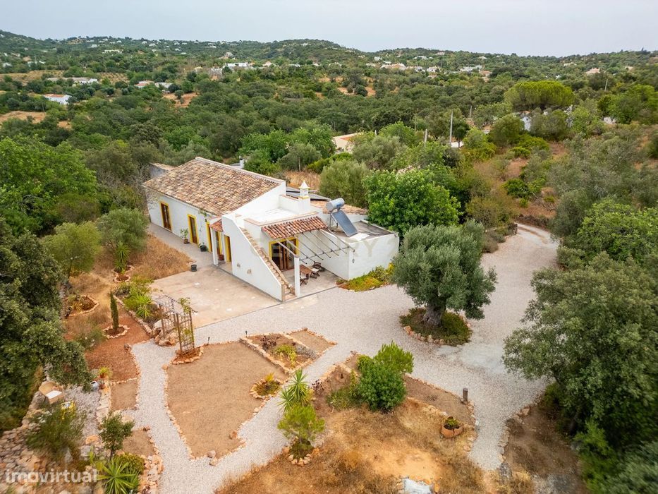 Quinta composta por 2 moradias para venda em Gorjões, Santa Bárbara de