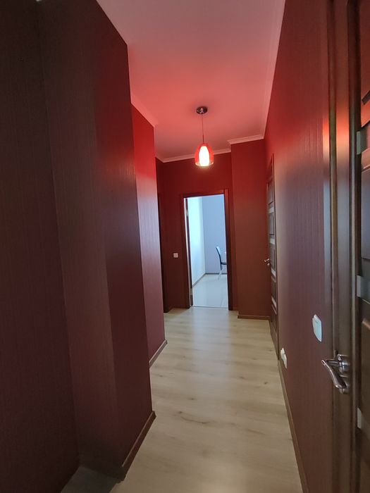 Оренда квартири в центрі в новому будинку з паркомісцем.