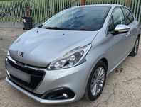 Peugeot 208 cinza para peças