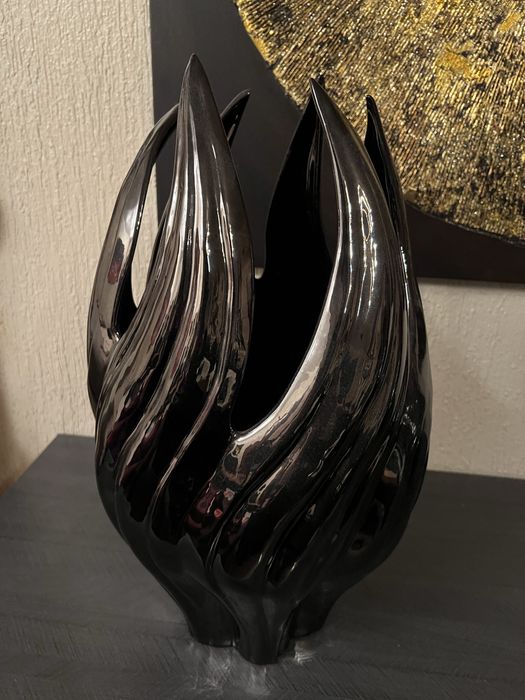 Peça decorativa em preto vidraço