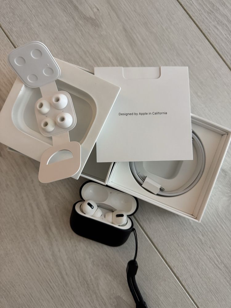 AirPods Pro з MagSafe