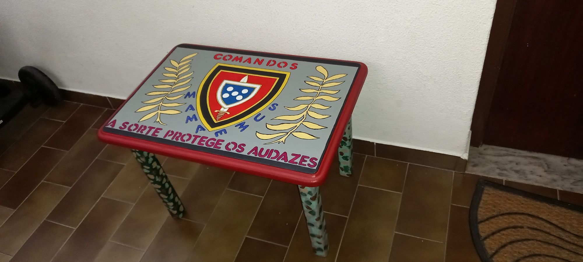 Mesa Comandos de madeira maciça