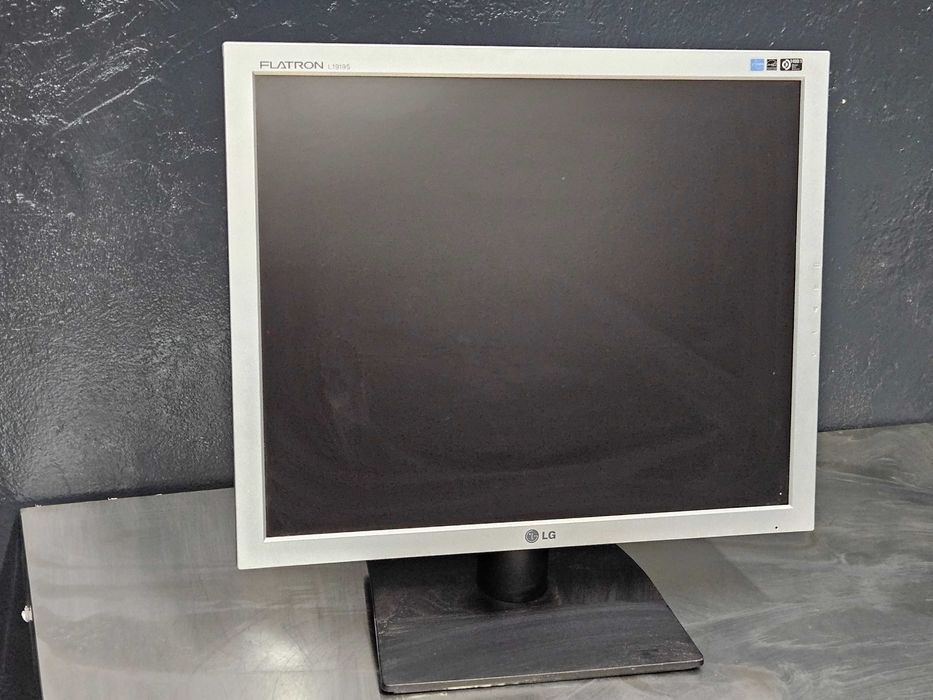 Monitor LG FLATRON L1919S – sprawny, z kablem zasilającym