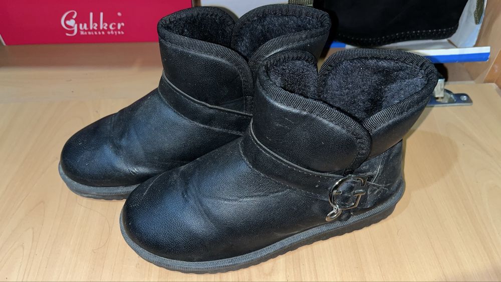 Уггі жіночі короткі