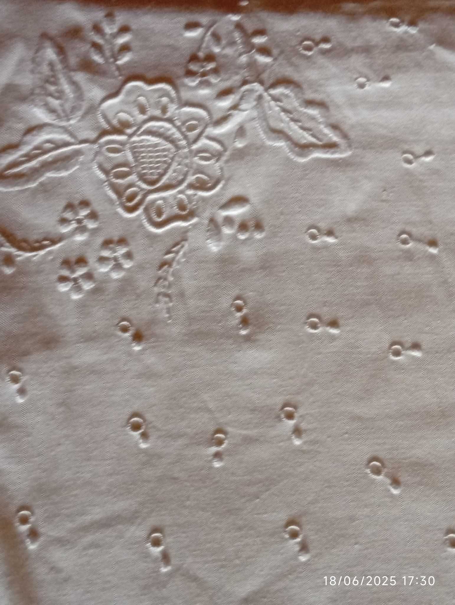 Linhos,  bordados