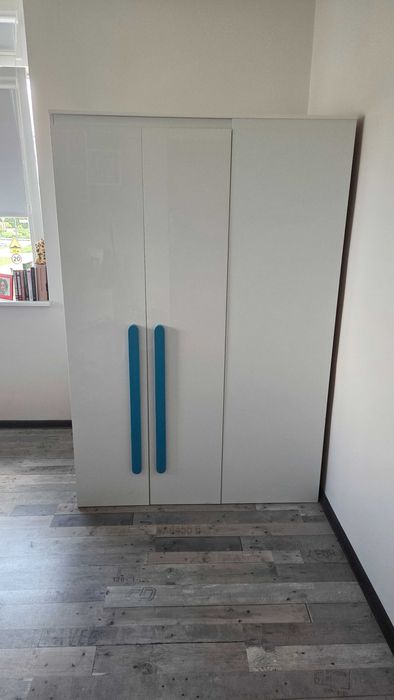 Zestaw mebli młodzieżowych, garderoba, biurko, komoda, szafka, komplet