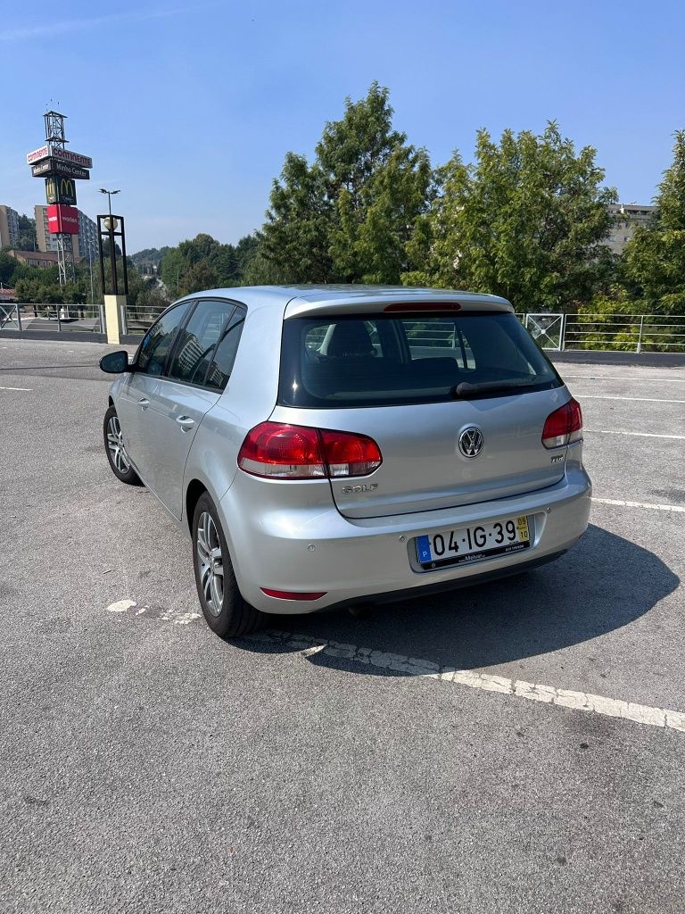 VW Golf. 1.6 TDI confortline