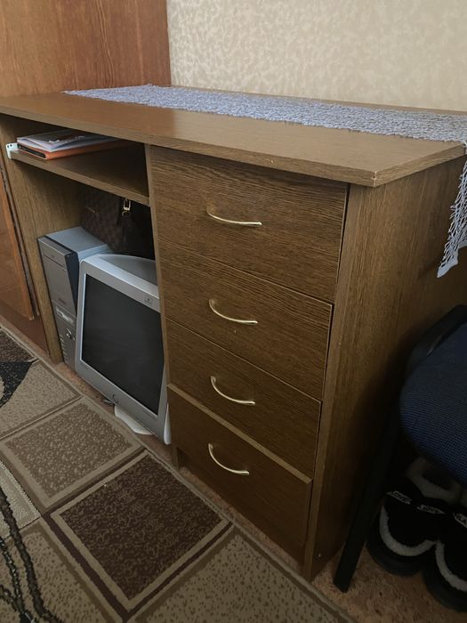 Продається стіл компʼютерний