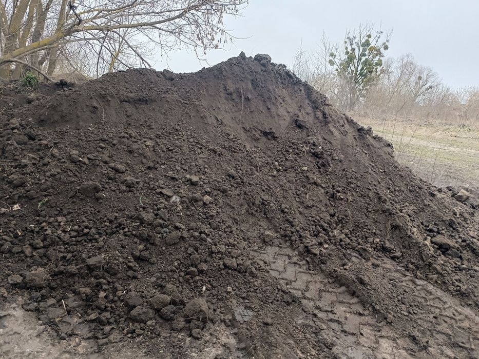 Перегній, чорнозем.