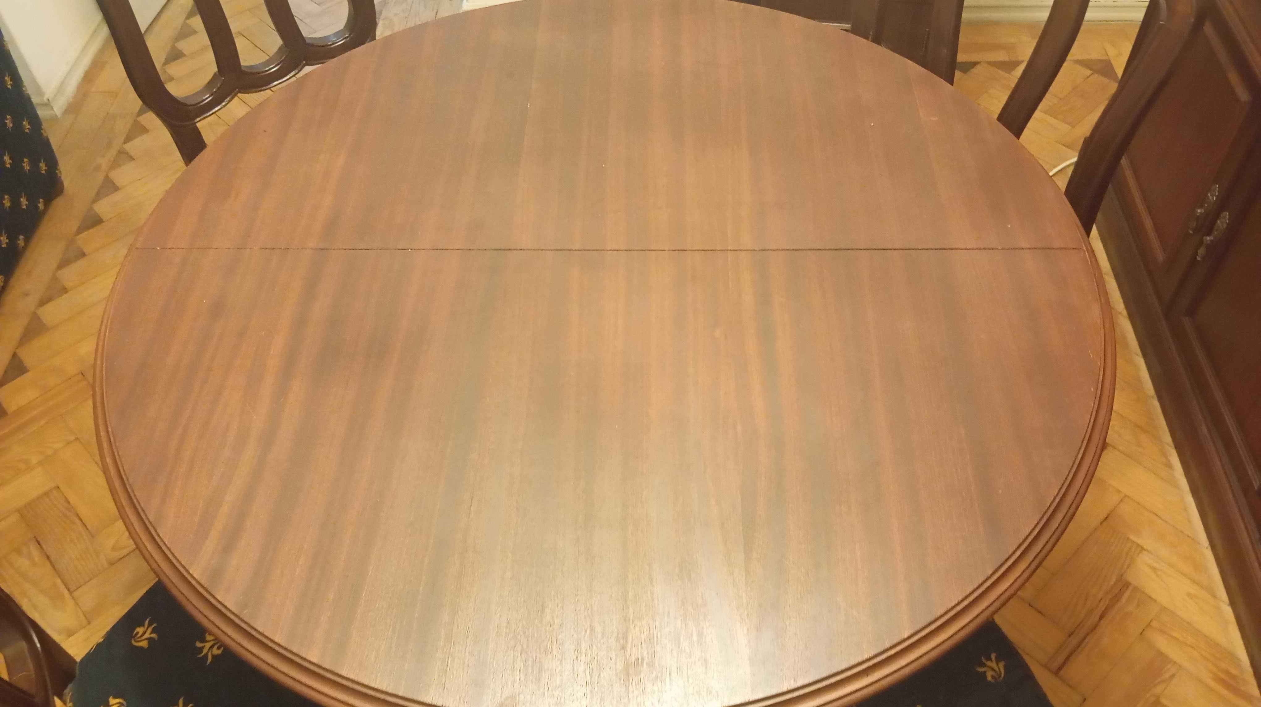 Excelente oportunidade. Mesa em pé de galo e 4 cadeiras