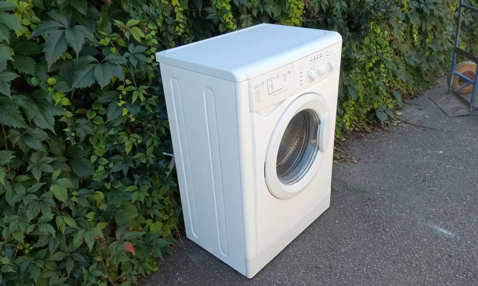 До 5000 гривень.стиральная машинка Indesit WISL 85 доставка гарантия