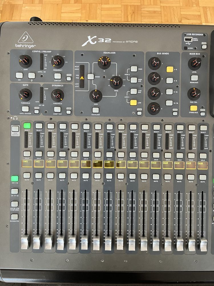 Behringer X32 + case