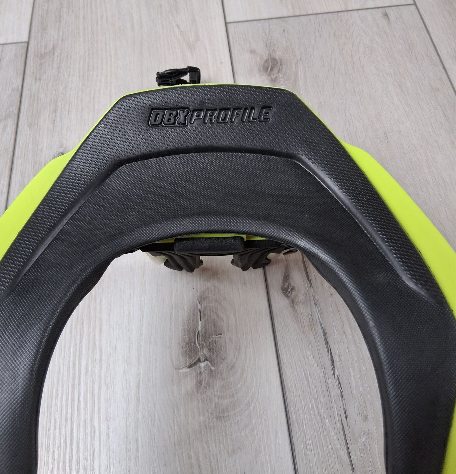 Leatt DBX 5.5 junior neck brace