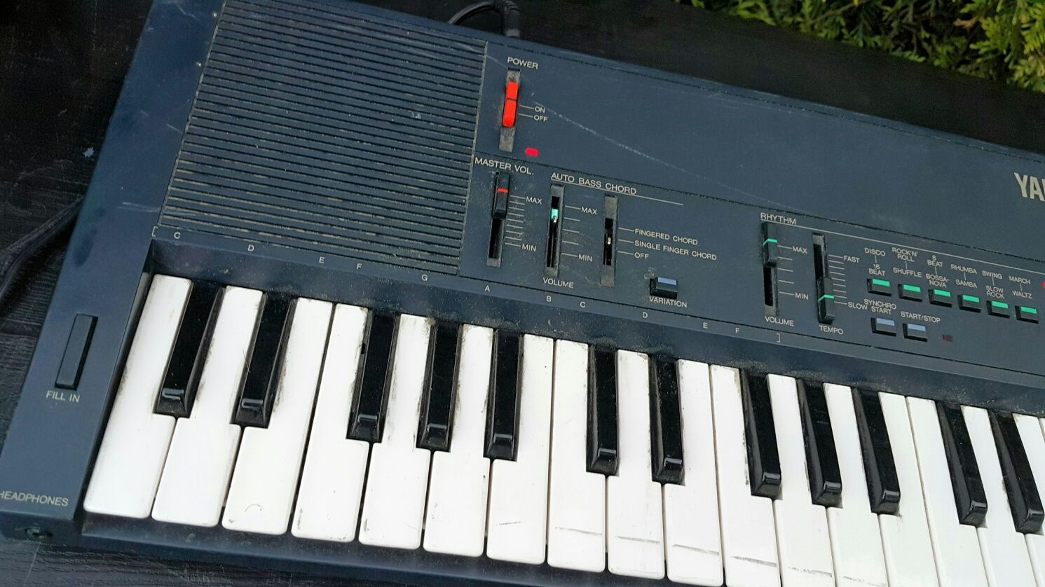 Japoński keyboard Yamaha do nauki z małą klawiaturą