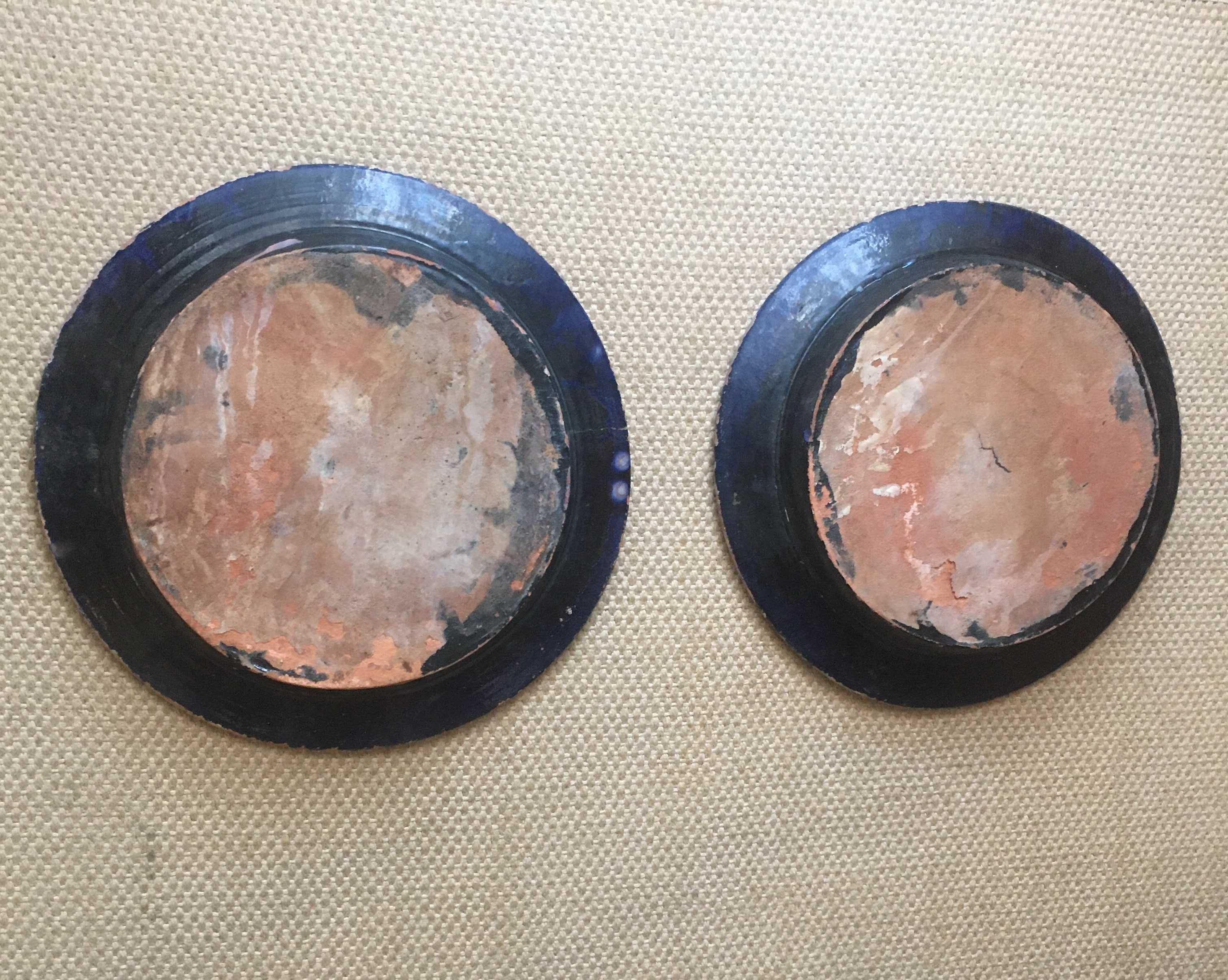 Par pratos para vasos em terra cota com vidrado