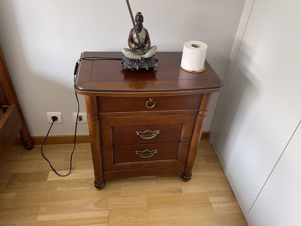 Bedroom furniture excluding the table lighting