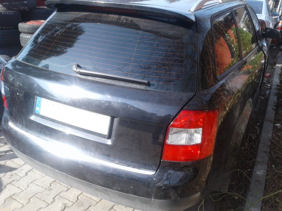 AUDI A4 B6 Kombi Avant Tył Zderzak Belka Wzmocnienie LZ9W
