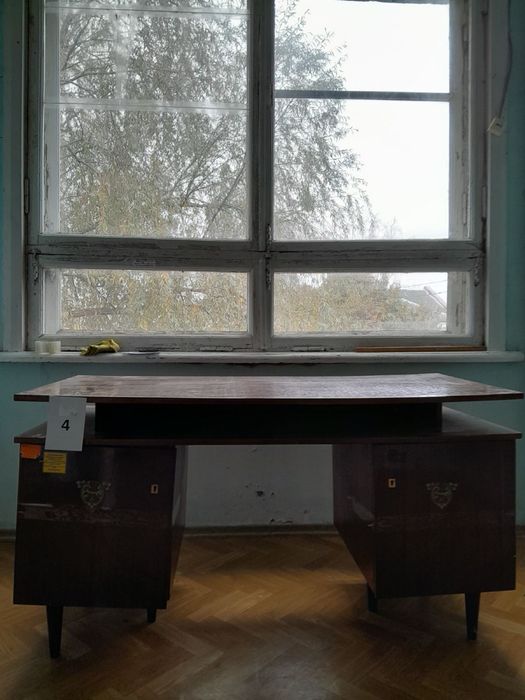 Столи письмові одно та двотумбові