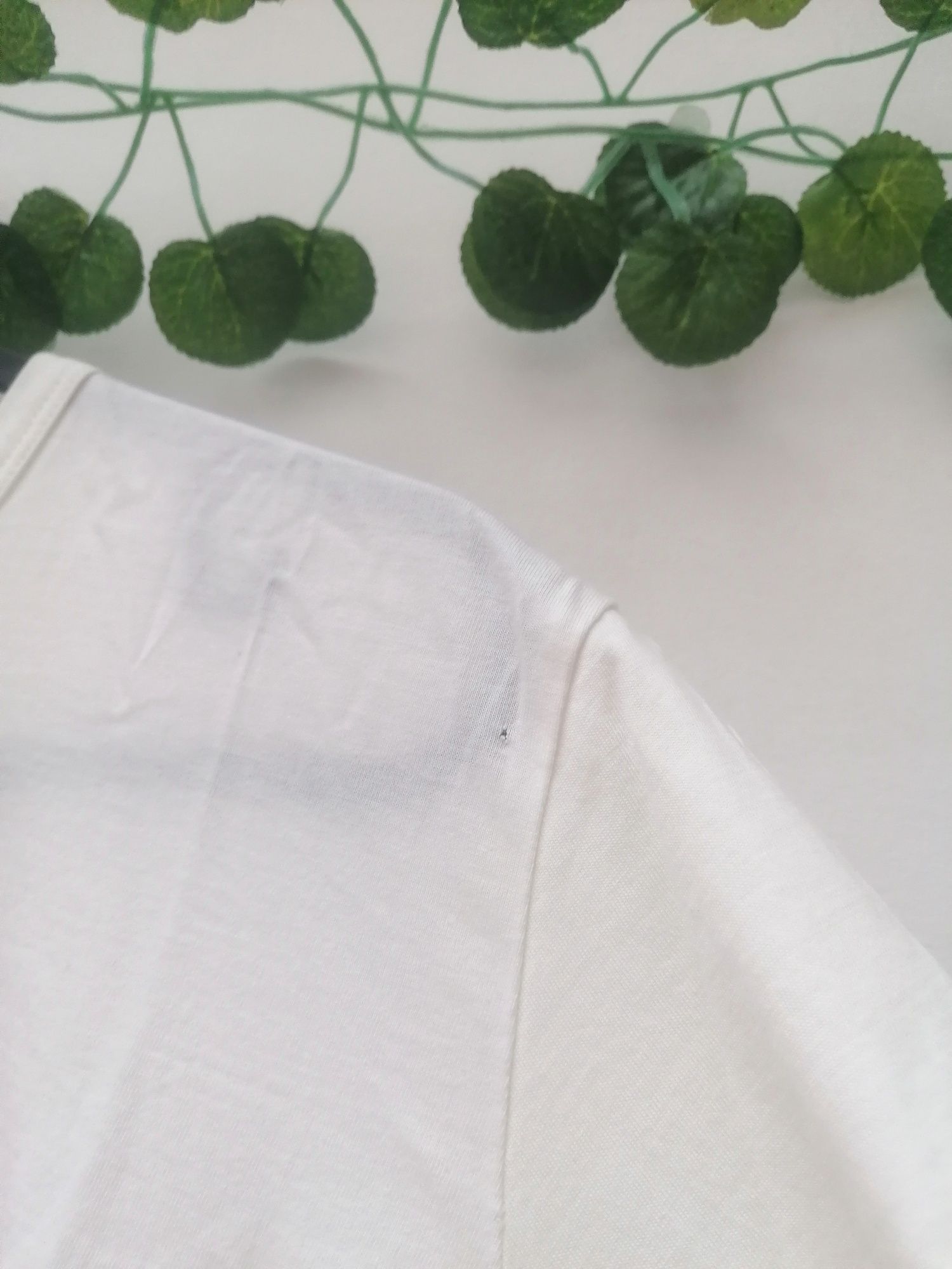 T-shirt Branca "I need more space"