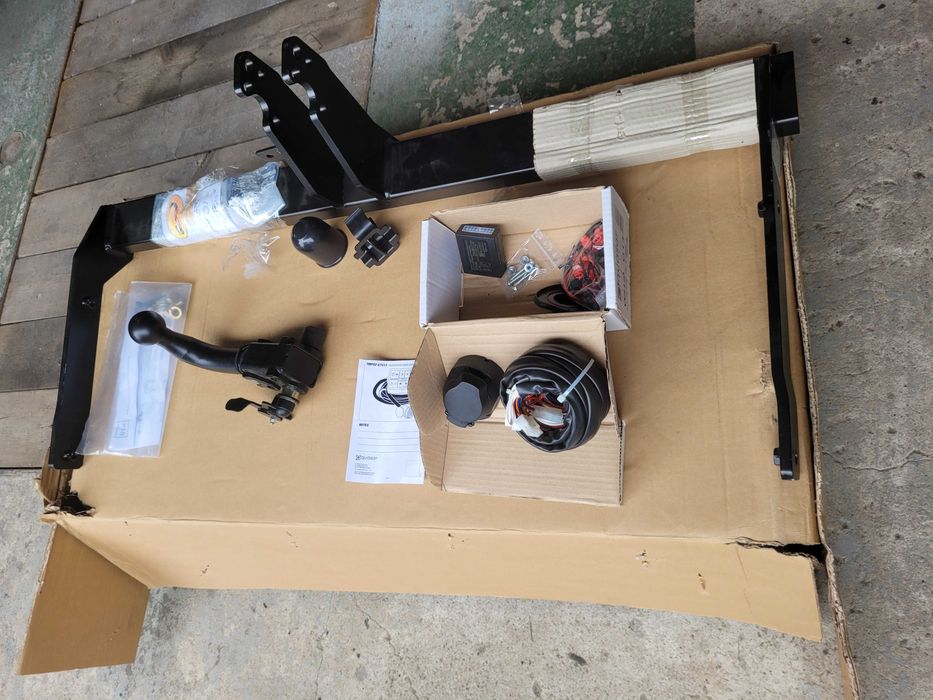 Hak holowniczy AUDI Q3 SPORTBACK 19-  wiązka 13 Pin