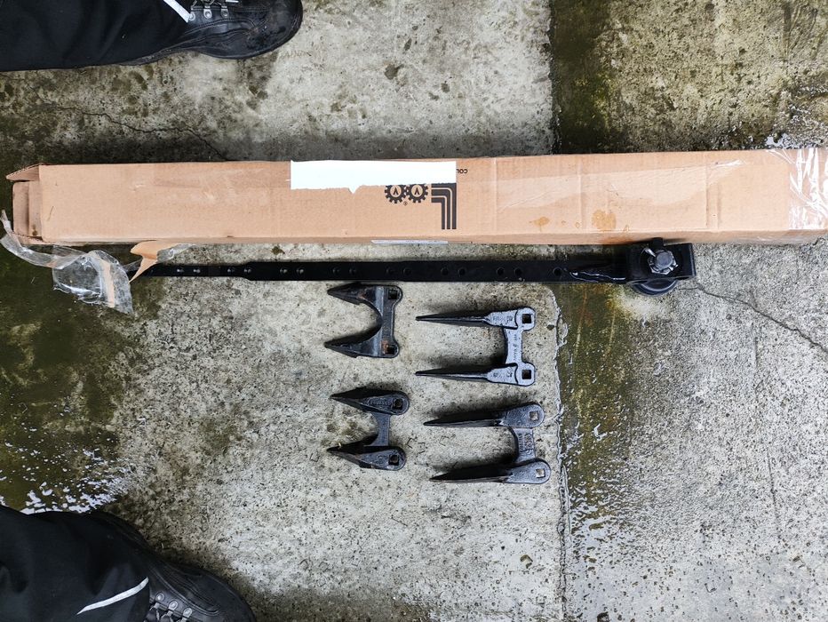 Головка косы жатки с планкой 84275285, Палец двойной жатки 1307299C2