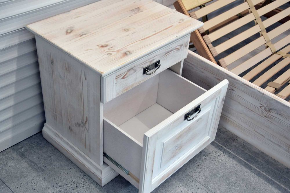 łóżko do sypialni z materacami i szafkami nocnymi - komplet jak nowy