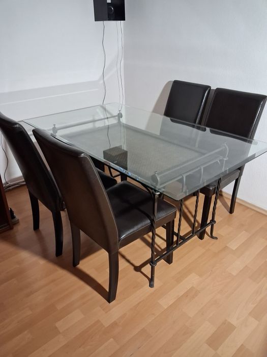 Stół z szklanym blatem + 4 krzesła