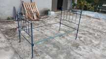 Cama antiga em ferro