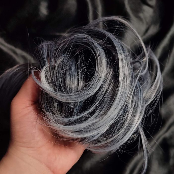 Лот одна резинка и шиньон для волос