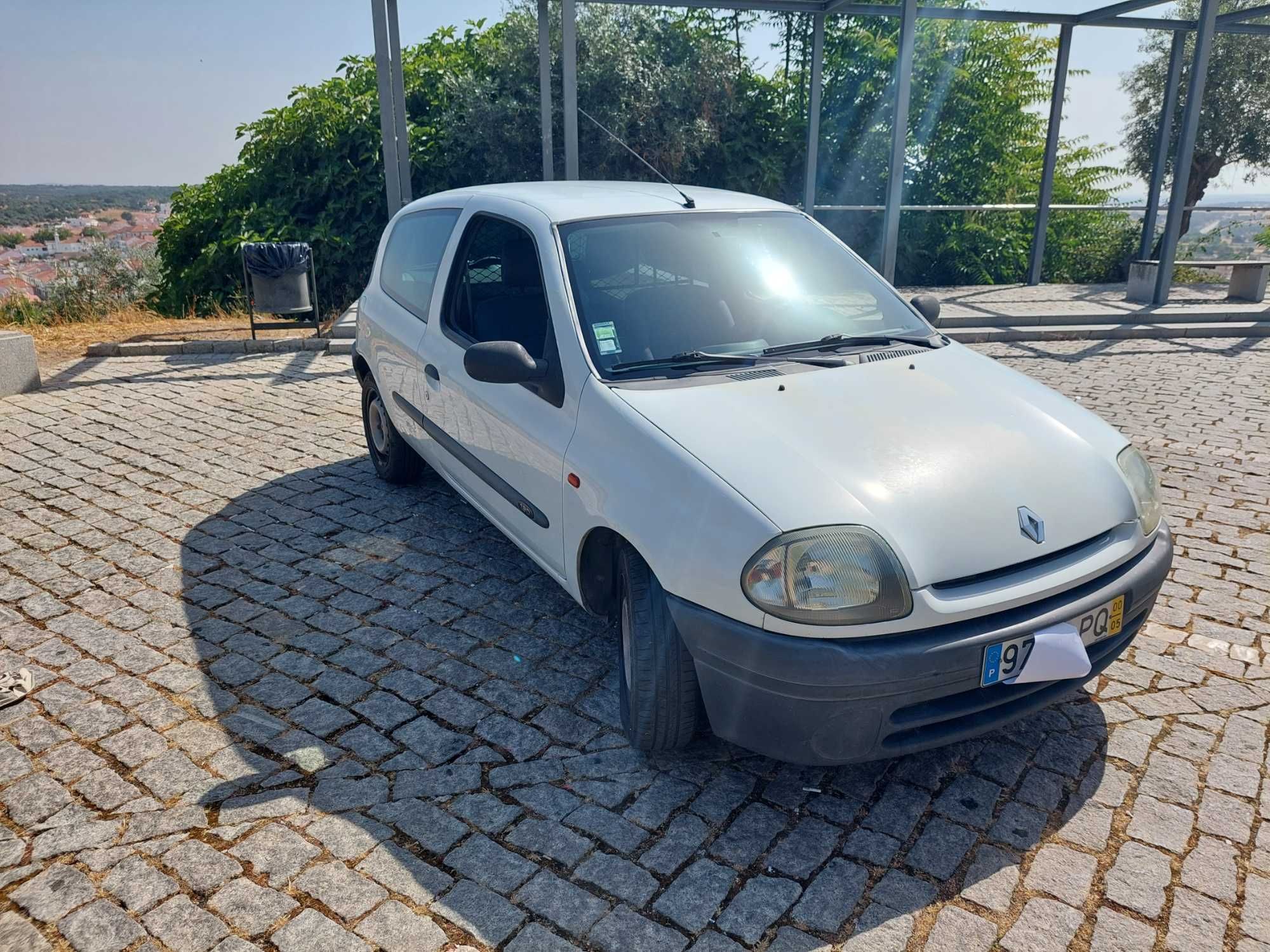 Renault Clio 1.9D em Circulação