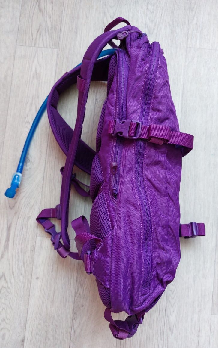 Рюкзак б/у женский с гидратором 2,5 L Camelbak