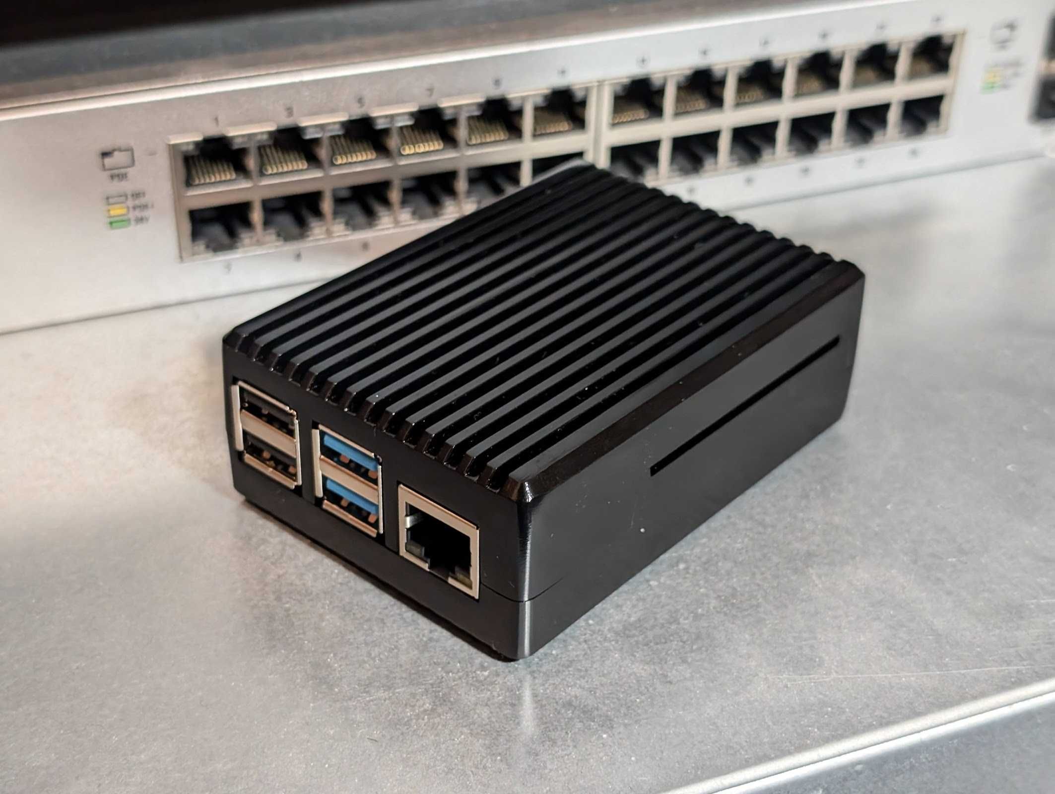 Raspberry Pi 4 8GB у комплекті із алюмінієвим корпусом