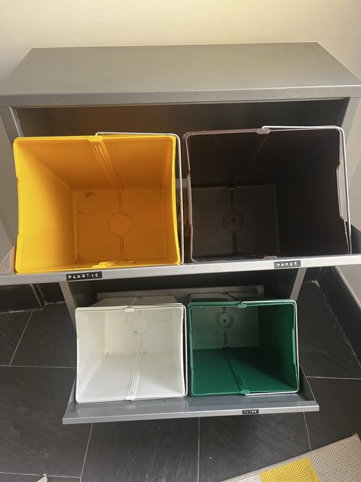 Movel para separar o reciclagem