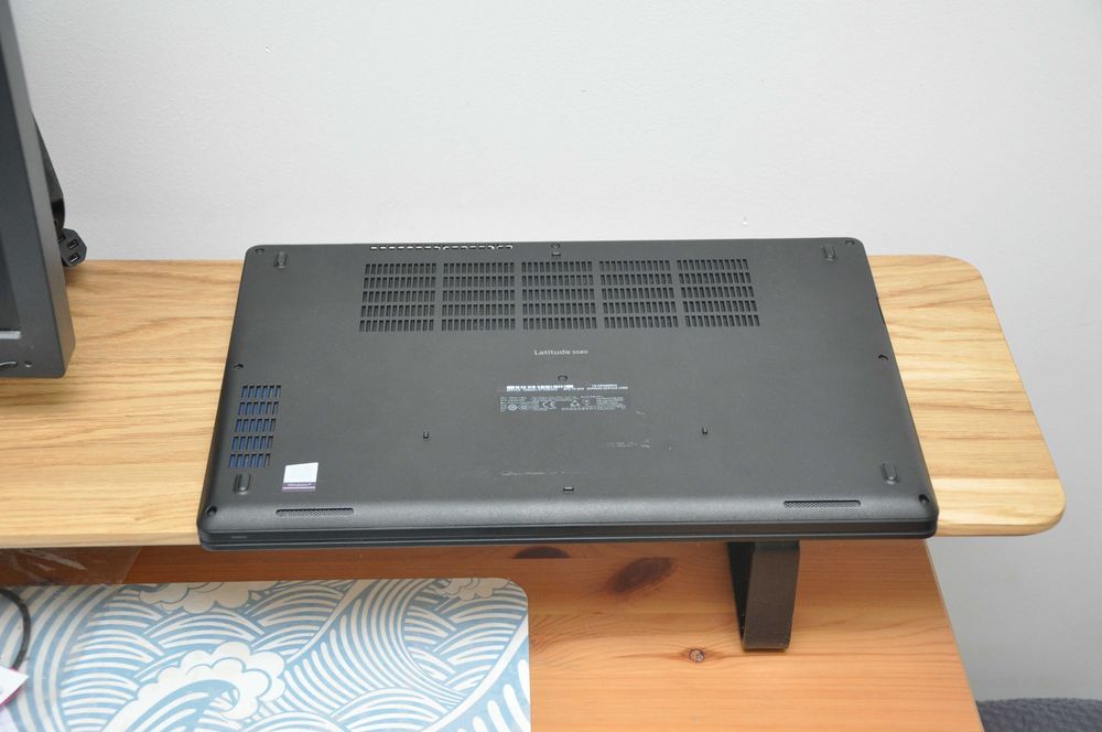 Laptop Dell Latitude 5580, i5-7300U, nowy SSD, stan dbd