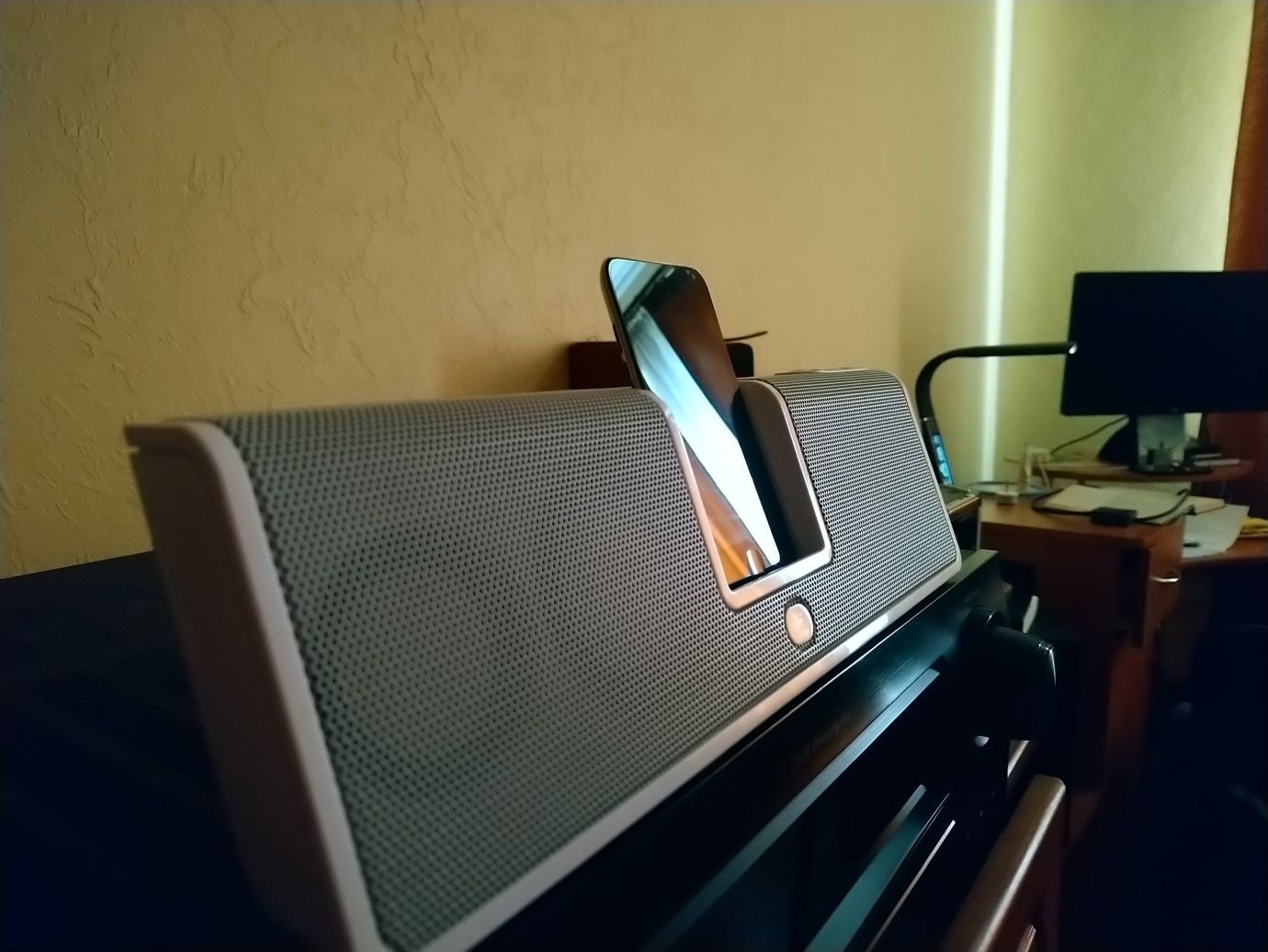 Аудіо док- станція "Logitech"