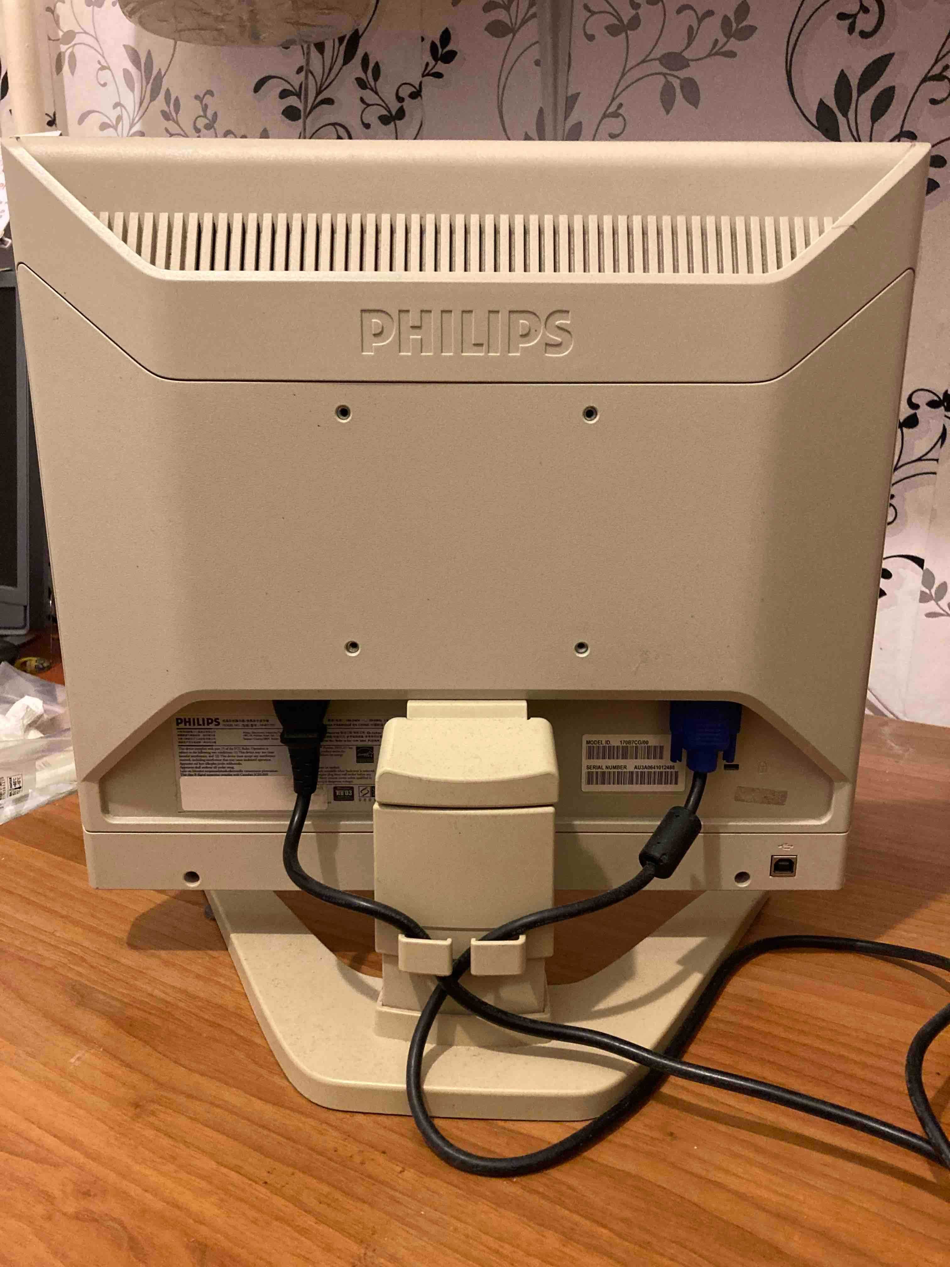 Монитор 17" Philips 170B7 (1280*1024, VGA, DVI-D, Audio in, USB 2.0)